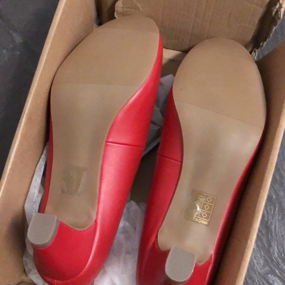 Journee Collection NEW LUU Red Pumps sz 11 - Picture 7 of 12